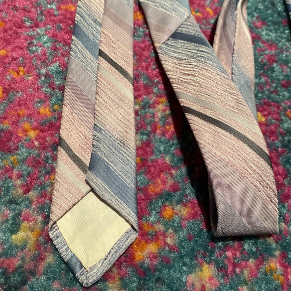 Oscar de la Renta Pastel Pink Baby Blue Striped Tie - Picture 6 of 7